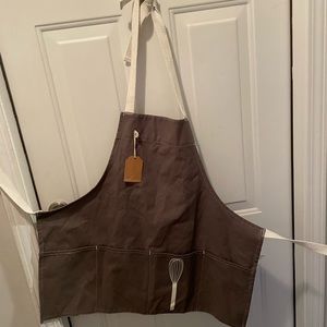 NWT Whim Kitchen Couture Dark Gray Whisk Apron w Four Pockets, HEAVY Fabric, NEW
